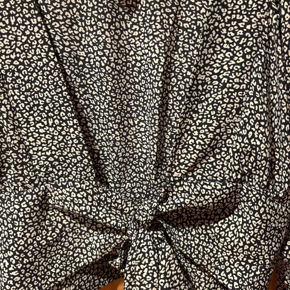 Princess Polly New Mood Cropped Top Black w/ Spotted Print SZ 6 - Picture 3 of 9